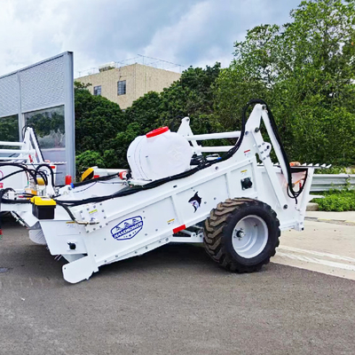 2000 r/min Velocidad 1800kg Máquina de limpieza de arena de playa Sift escombros con energía hidráulica