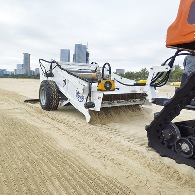 Eliminación de escombros con una máquina de limpieza de playa de ancho de limpieza de 1400 mm y una pantalla vibratoria